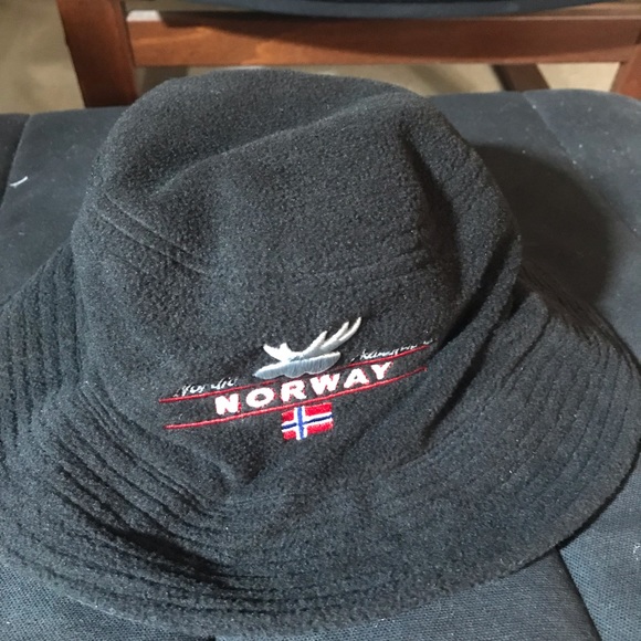 Other - reverseable norway bucket hat